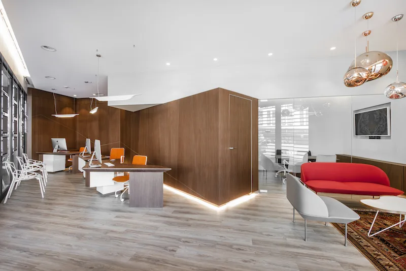 Agence immobilière, Strassen, LU — vue 2